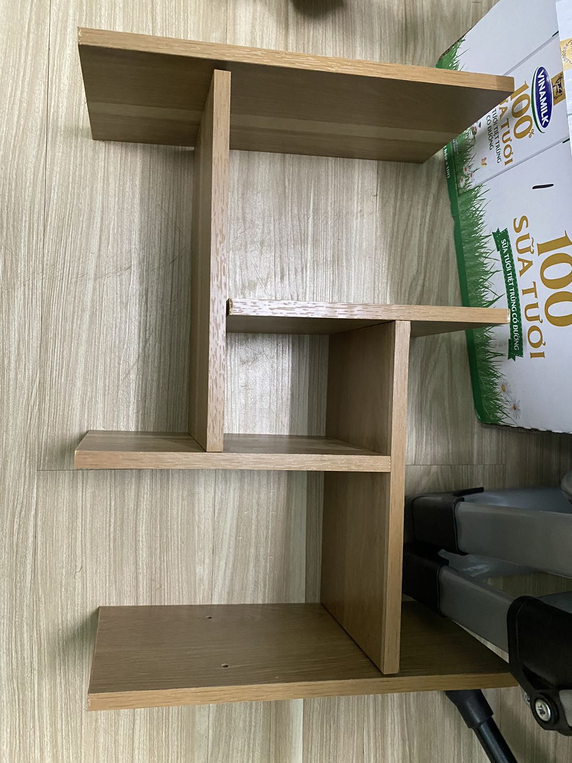 Kệ đẹp trong tầm giá. Có vài góc bị bung ra nhưng chấp nhận được. Mua được sale giá tốt