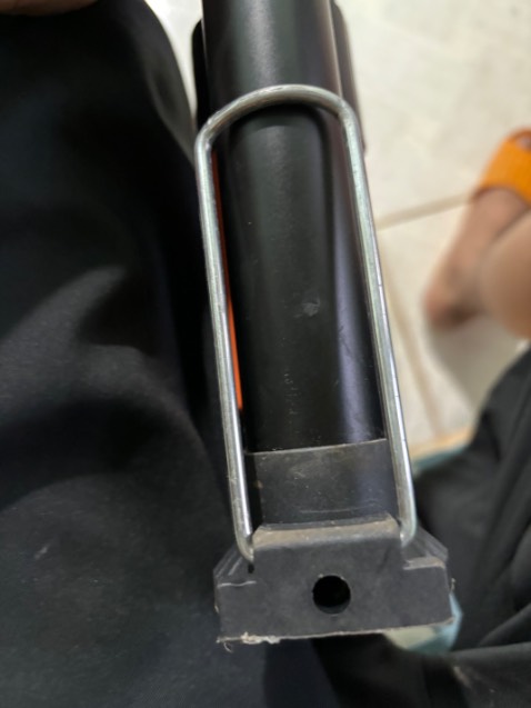 đang bơm lên 100psi nó nổ bùm cái kiểm tra có cái lỗ như trong hình,giờ bịt dô bơm được tý lại nổ!không biết tiki có hỗ trợ gì không?