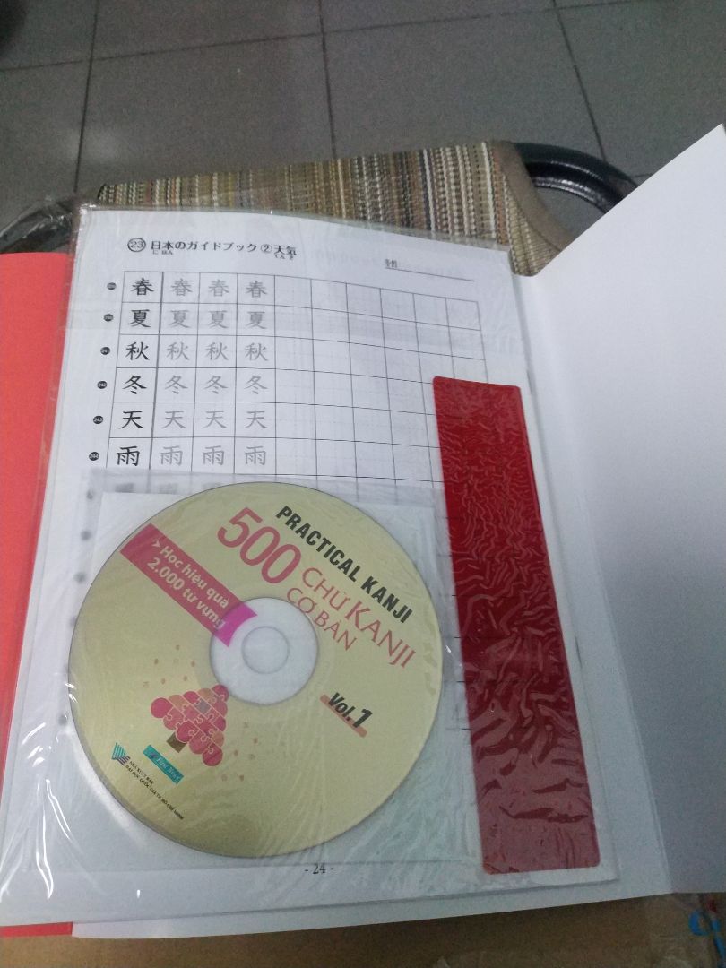 Sách to, đẹp, có đĩa. Chữ hướng dẫn toàn tiếng Nhật, xem hoa mắt, k hiểu gì. Sách to, đẹp, có đĩa. Chữ hướng dẫn toàn tiếng Nhật, xem hoa mắt, k hiểu gì.