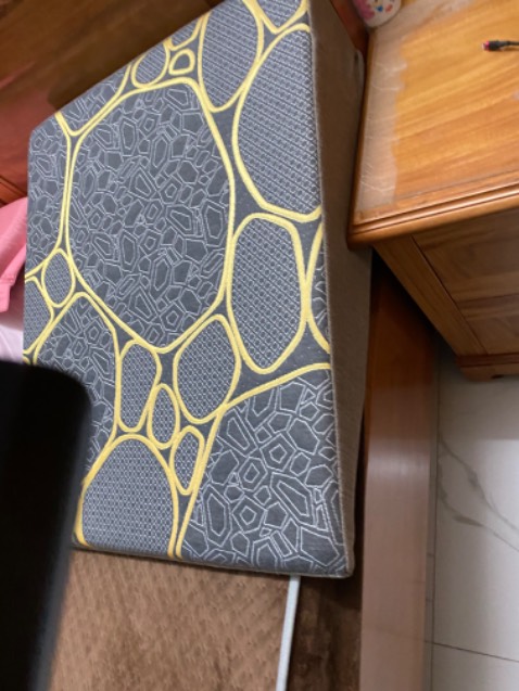 Nên bán thêm 1 vỏ gối đi kèm! Khá êm ,mềm mại! Giá hơi cao