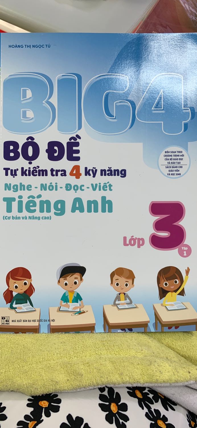 Sách rất đẹp, khổ lớn, chữ to rõ ràng, đóng gói cẩn thận, giao hàng nhanh, sale rất rẻ. Quá đáng mua!