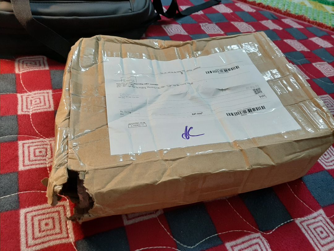 chất lượng sách tốt nhưng lần đầu mk mua tiki mà giao hàng tệ như thế này luôn . mọi người nhìn hộp đựng là biết ?. sách dày và nặng , chất lượng giấy tốt