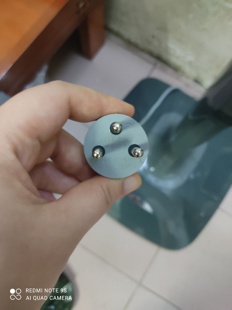 Mình cực kì hài lòng về sản phẩm, sản phẩm chính hãng và chuẩn xuất xứ Thái Lan. Thân quạt rất cứng cáp và chắc chắn, trông điều khiển cũng rất xịn xò 😁. Hàng về nhanh, Shop cũng tương tác với khách hàng nhanh.10 điểm chất lượng và dịch vụ.