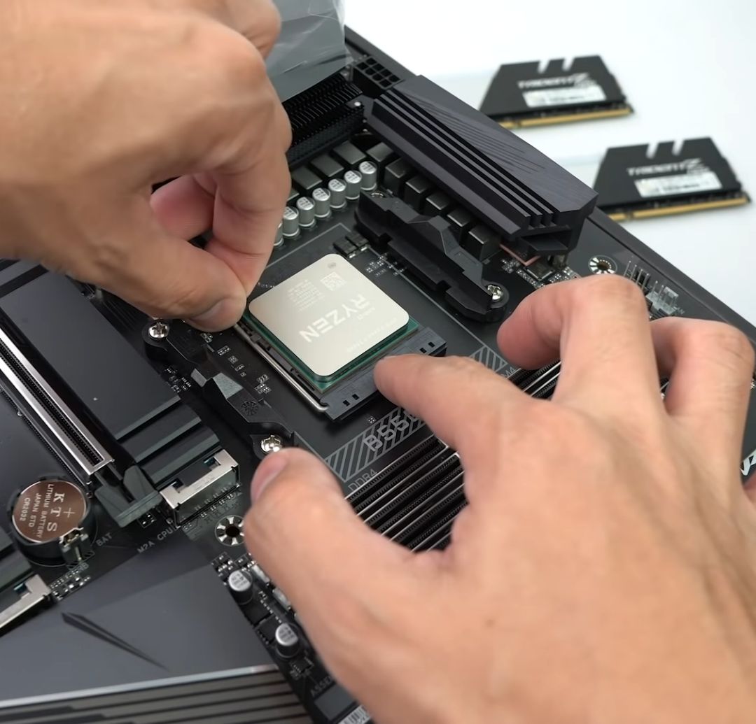 trước khi lạm phát giá con này bằng con 3600x. Được cái mua trên tiki giá mềm hơn nhiều. áp mã 200k lại càng ngon hơn.