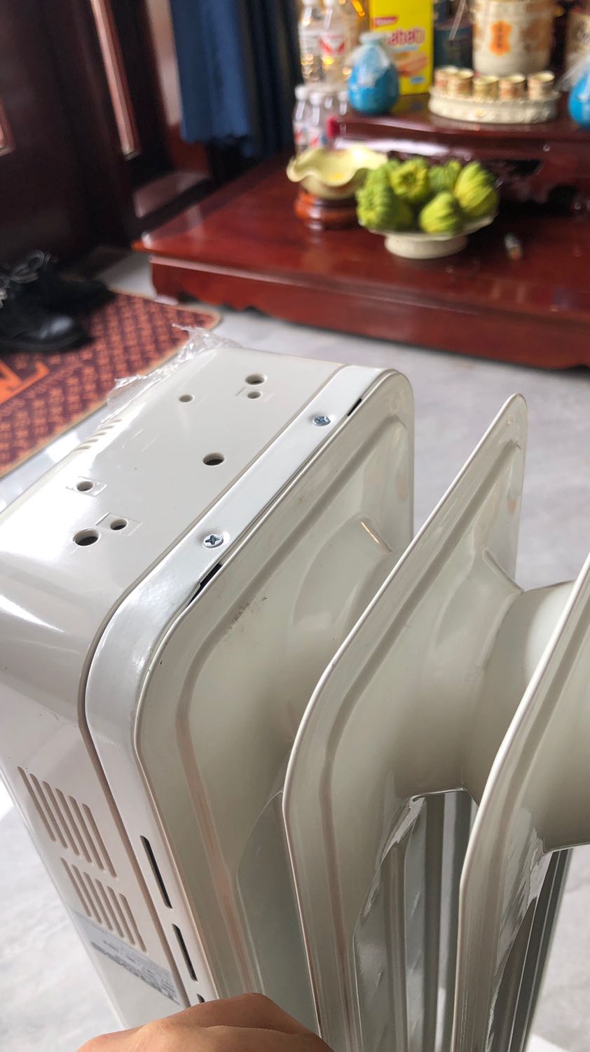 Đúng là mình đen đủi , nhận dc đúng cái máy ở chỗ nắp bánh xe ko có chốt ko thể nắp vít vào dc , nt phản hồi ko thấy shop trả lời , phải tìm số cửa hàng xin hỗ trợ