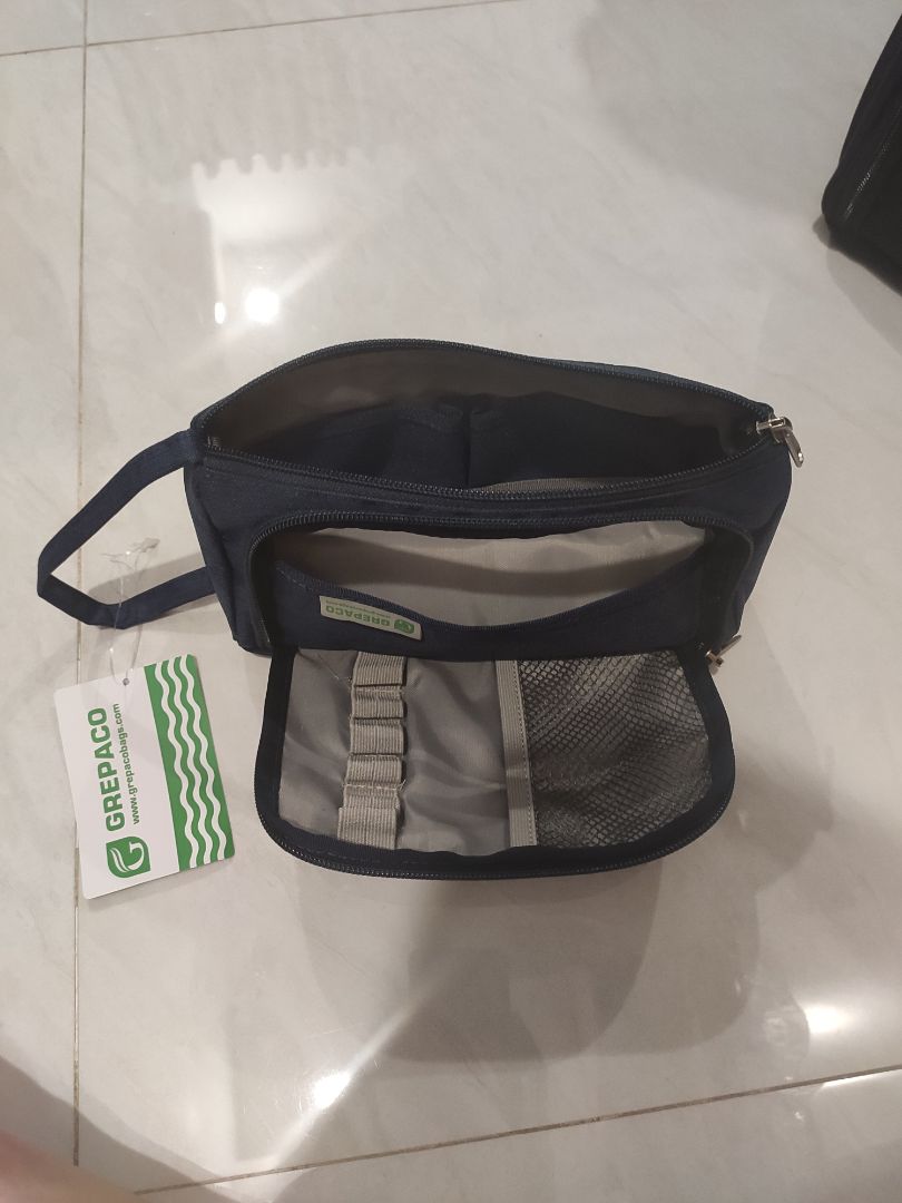 cực thích khi nhận đc, túi to mà lớp lót dày,  đường may đẹp, hộp 1l5 để gọn lỏn, chưa biết giữ nhiệt tốt ko, nhưng bước đầu rất là ưng