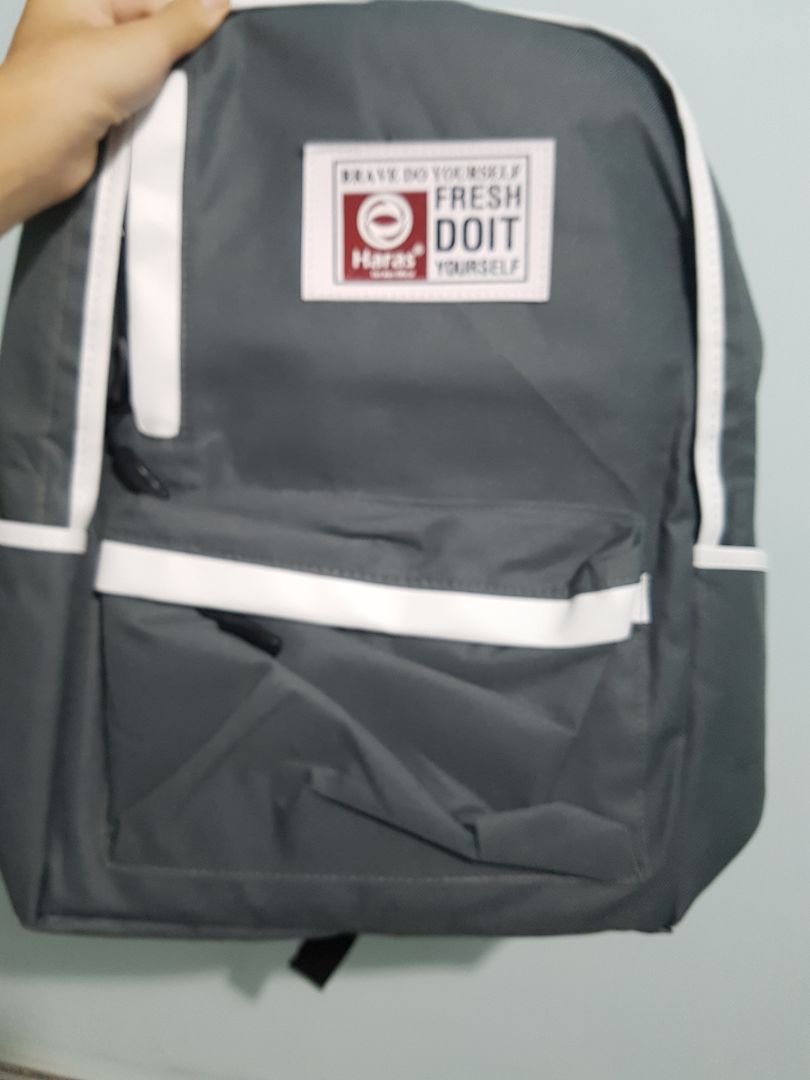 Phong cách làm việc của tiki thì khỏi phải nói rồi ,làm rất nhanh gọn và chuyên nghiệp .
Thường mình đặt thì 2 ngày sau là giao tới rồi ,anh shipper giao lúc nào cũng đáng iu cả :Đ
So với giá tiền thì chất lượng balo rất tốt ,trừ cái dây kéo thì kéo dữ quá thì đứt là chắc :))))