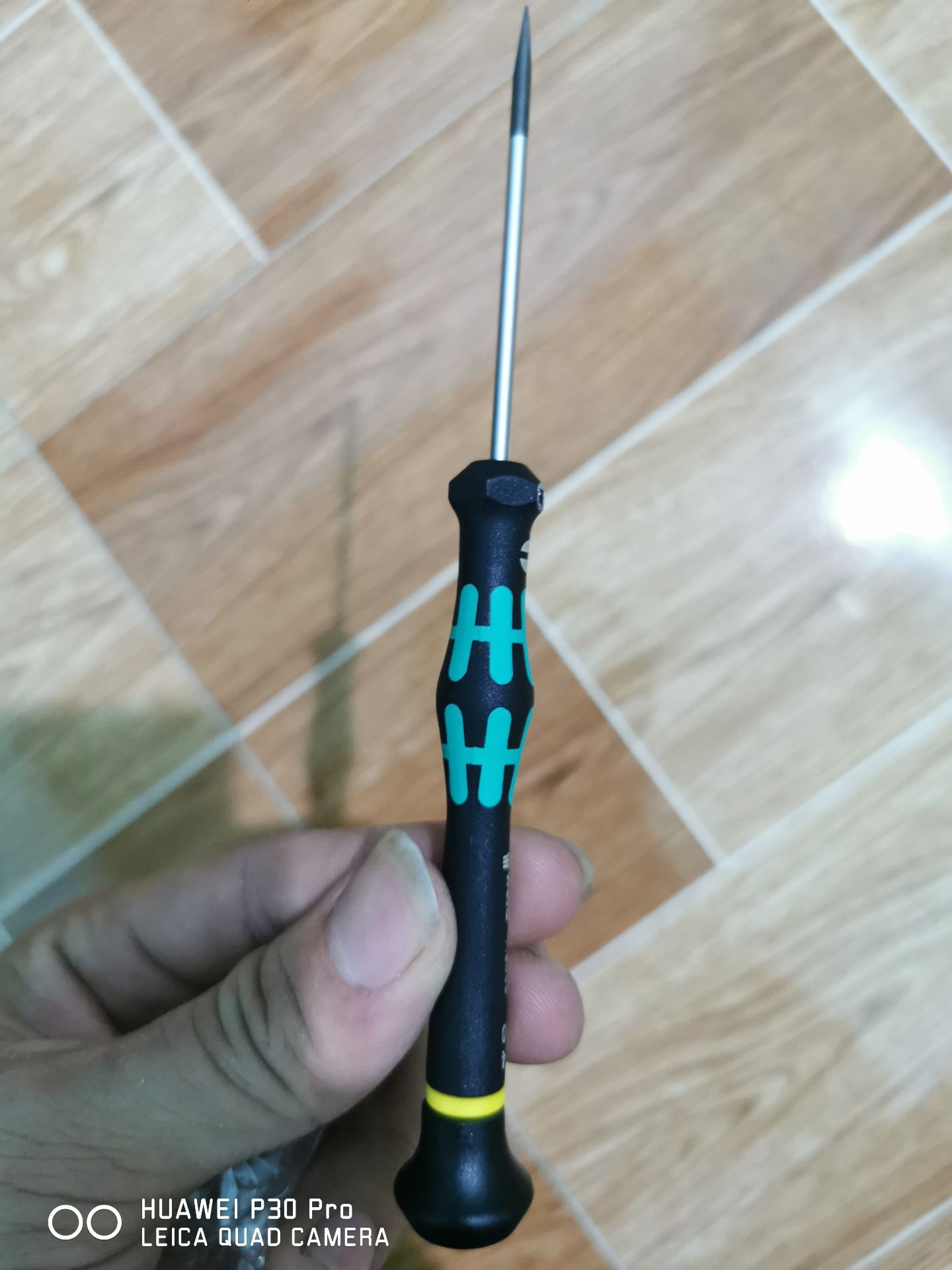 vít đẹp. cầm chắc chắn khá tiện lợi trong công việ của mình