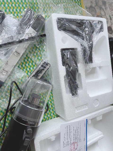 Lực  hút điều chỉnh đc mạnh nhẹ rất tiện ạ. Hàng chính hãn đầy đủ phụ kiện và các khớp nối đều có nấc giữ rất tiện lợi chắc chắn . M rất thích đồ của look & looK. Ytam khi sd . Trc mua 8 gối  và 2 bếp nướng  
của hãng cho cả dùng rất thích mng ạ. Sẽ ủng hộ hãng lâu dài ạ