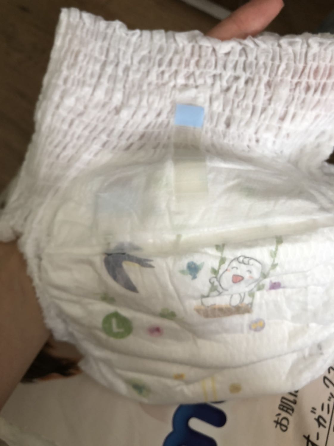 Giao hàng : hơi lâu, 5 ngày nhưng đang dịch nên thông cảm được
Moony Size L khác kiểu so với Size M lần trước mình dùng (dan hông vS sizeM, và miếng dán sau vS sizeL) 
Bỉm mỏng hơn Sv Size M. Chất lượng dùng xong mình view sau! 
Giá tốt, miễn phí vc