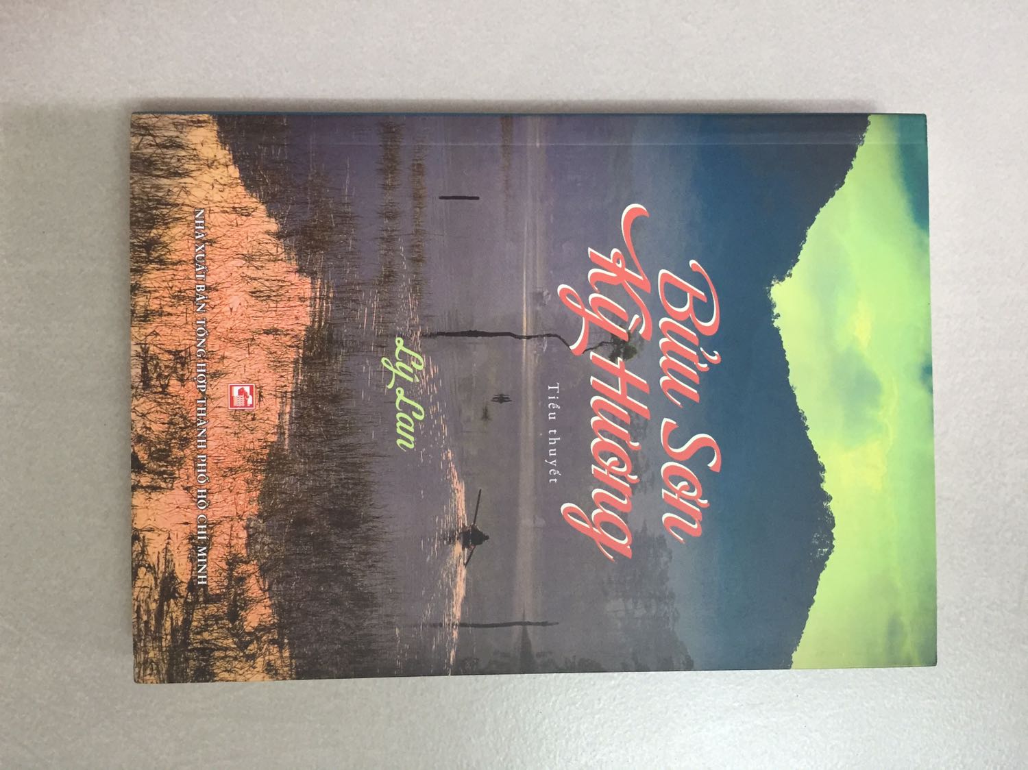 Tác phẩm mới của Lý Lan về miền Tây Nam Bộ chan chứa nghĩa tình. Cám ơn Nhà xuất bản và Tiki đã đem đến cho đọc giả một tác phẩm hay