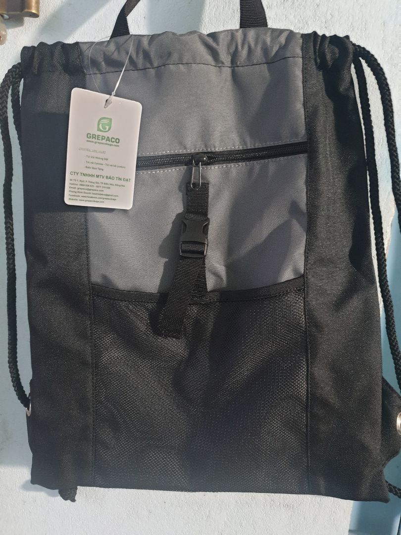 Túi đẹp ,gọn tiên lợi để mang vài thứ linh tinh hoặc cho bé đựng ít sách vở đi học thêm cũng rất ok. Túi đẹp ,gọn tiên lợi để mang vài thứ linh tinh hoặc cho bé đựng ít sách vở đi học thêm cũng rất ok.