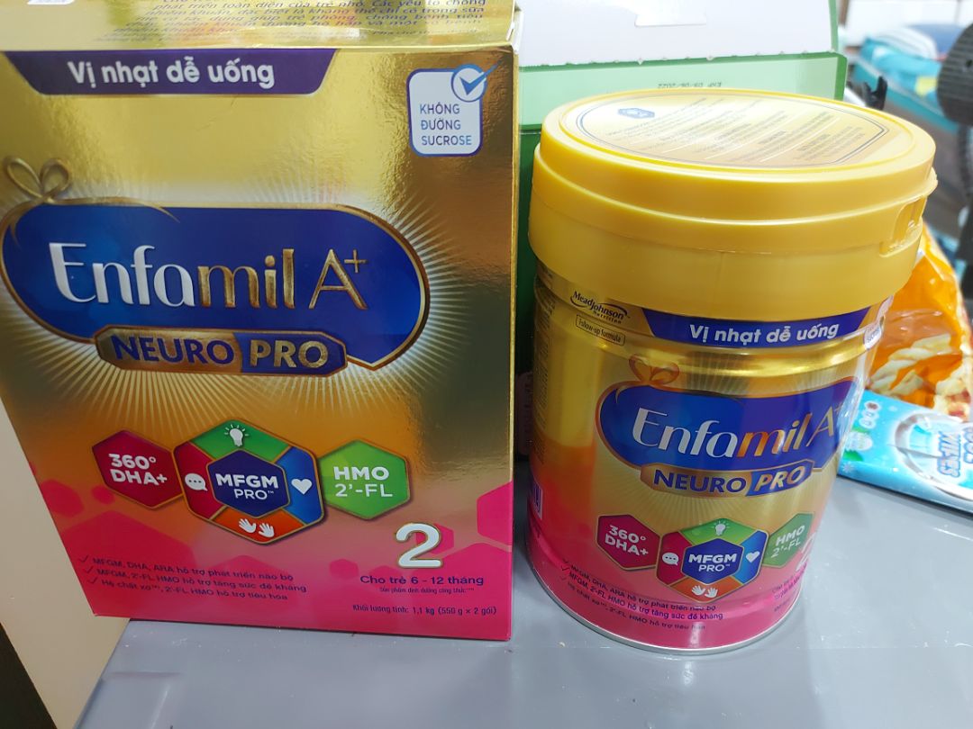 Sữa đóng gói cẩn thận, giao hàng nhanh. Hàng có vẻ chính hãng dù mình đã thử check qua app của Enfa mấy lần mà chưa thành công nhưng so sánh với hộp sữa mình mua của mall bên *** thì vị sữa không khác, dù sao vẫn tin hàng do Tiki Trading phân phối trực tiếp ))