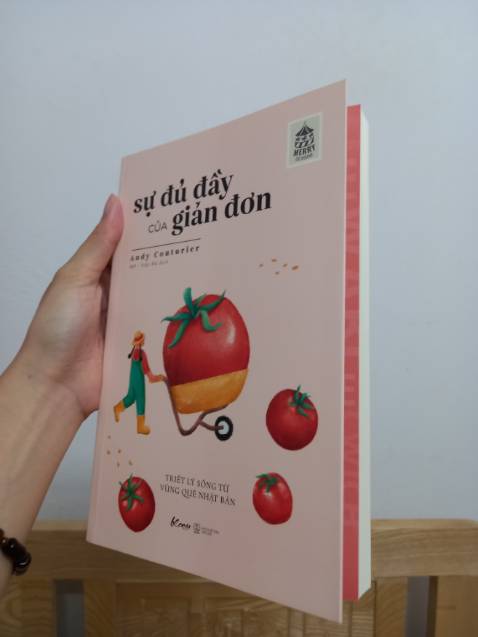 Trình bày sinh động với những hình ảnh kèm theo, và font chữ rất dễ đọc. Bìa sách dày dặn, mới toanh. Qua sách mình không chỉ học về sự giản đơn mà còn đc biết thêm về văn hóa nhiều nơi trên thế giới.