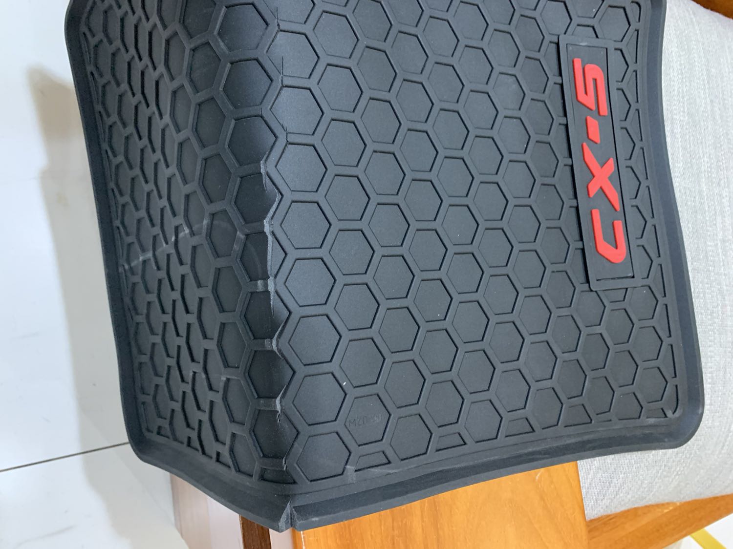 Hàng bị lỗi, gãy ngang như hình, không dùng được.
Mình muốn đổi lại tấm khác được không?! Nhờ tiki hỗ trợ….!!!