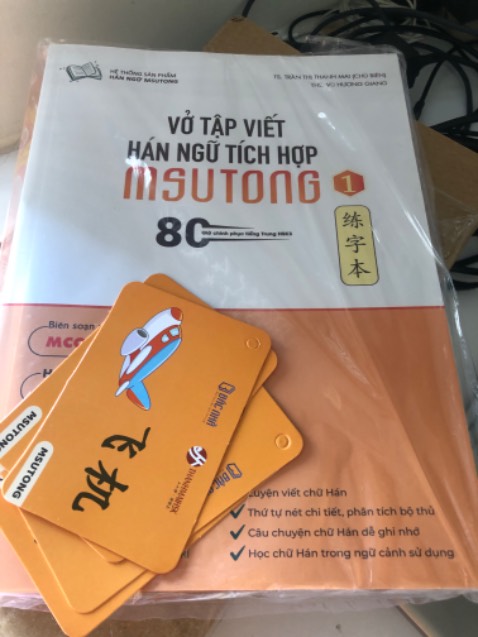 Sách đóng gói cẩn thận