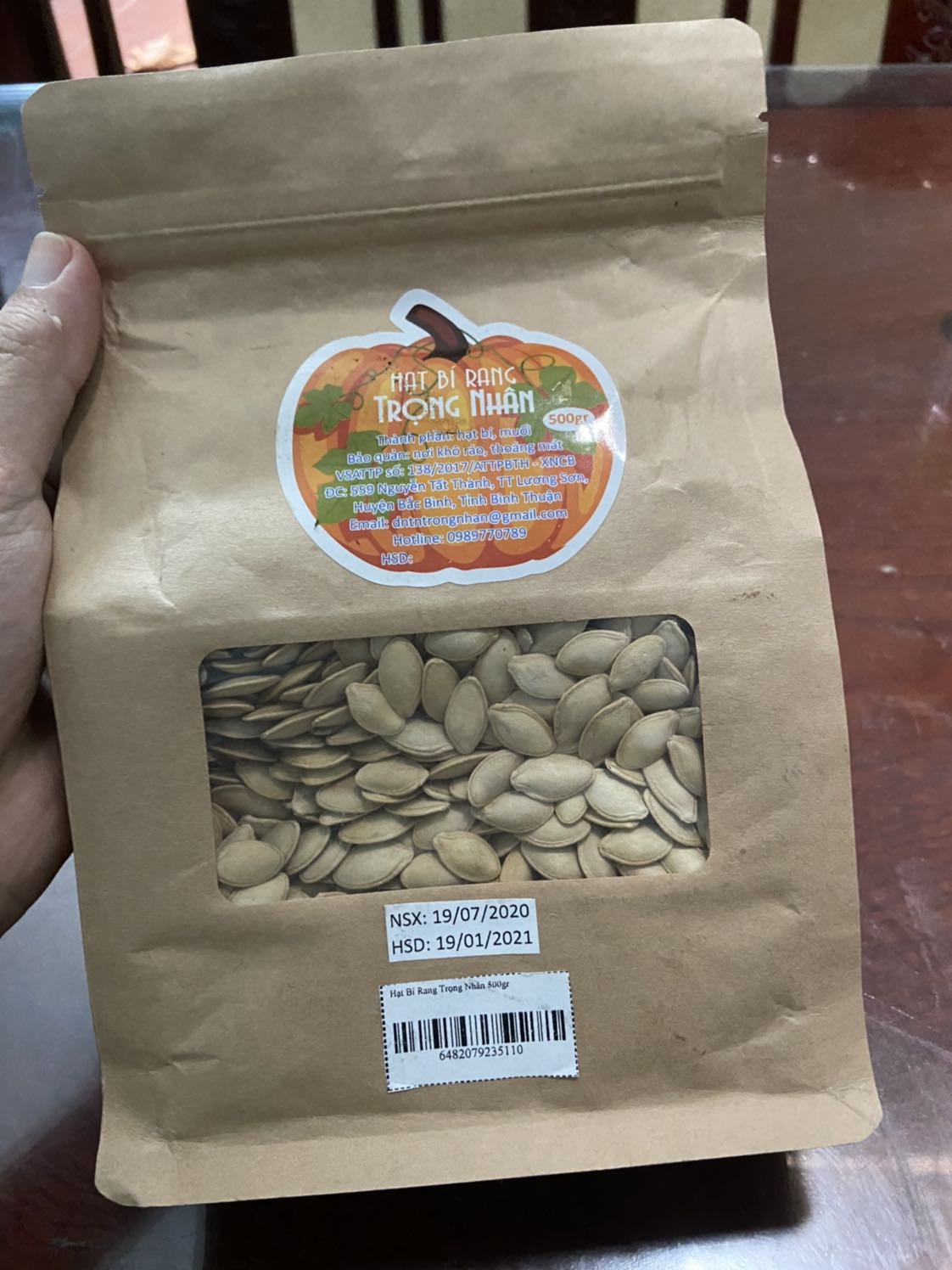 Mua lần thứ 2 của shop, gói bọc chắc chắn giao hàng nhanh, date còn mới ăn siêu giòn siêu ngon vừa vị. Sẽ còn ủng hộ dài chúc shop buôn may bán đắt