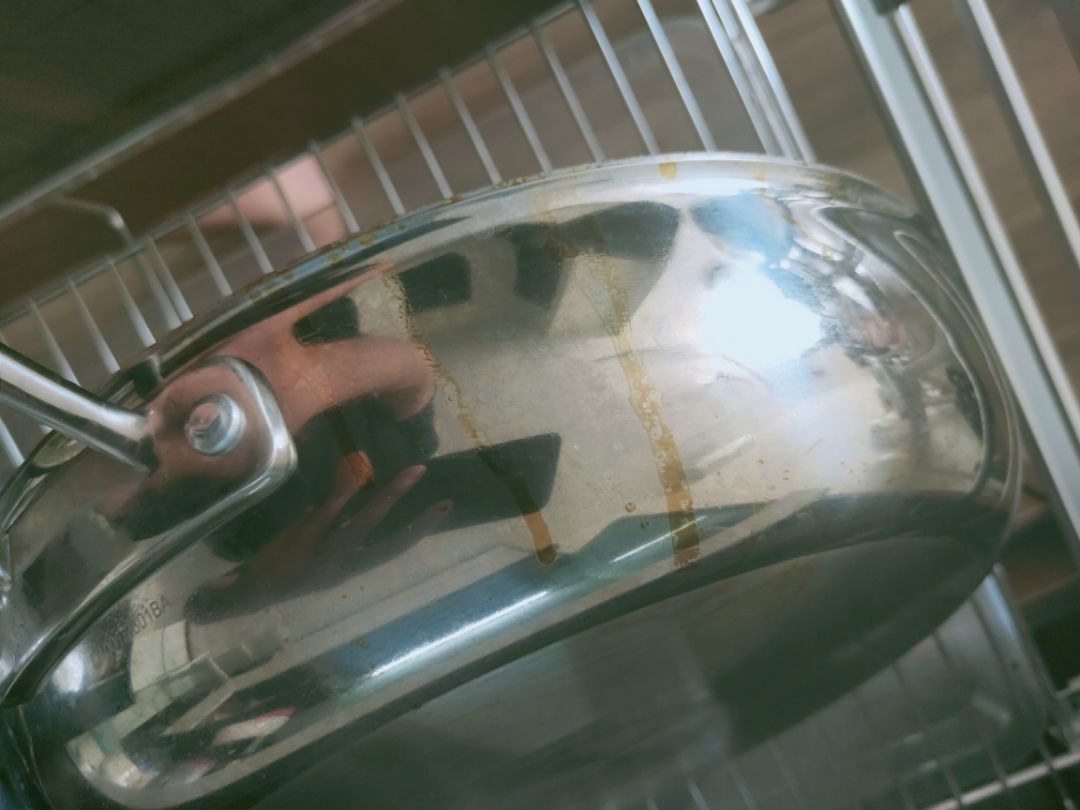 Mình gửi đánh giá nhầm bộ nồi sang quánh vì mua cùng nhau. Shop đóng hàng chắc chắn nhưng mua bộ 3742 mà vỏ lại là 3741 và ko có phiếu bảo hành bên trong. Chảo dùng 2 hôm đã bị bong chống dính và vỏ dính thức ăn ko sao rửa đc. Chẳng biết có fai hàng chĩnh hãng ko nữa, đúng là mua online chỉ ng bán mới biết đc. Dù sao nồi dùng cũng thấy ok hơn bộ sunhouse cũ nhưng vì giá tiền gấp mấy lần bộ sunhouse mà :))