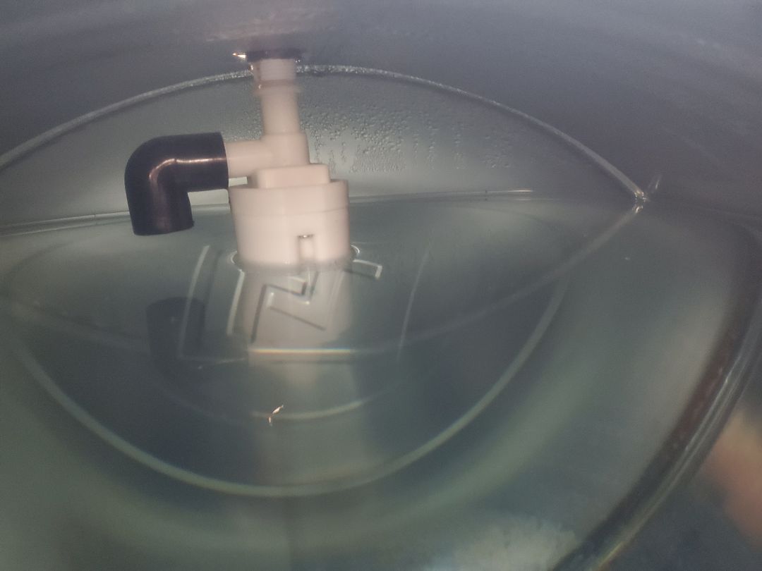 Mình xài phao cơ thông minh Bách Khoa (140k) đc khoảng 1 năm, nhưng gần đây phao hoạt động ko ổn định, thường xuyên tràn nước.
Mình thấy phao cơ thông minh tiki đợt KM còn 80k, nên mua 1 cái về xài thử. Rẻ hơn phao cơ thông minh Bách Khoa. Mặc dù hình dáng 2 phao khác nhau, nhưng nguyên lý hoạt động đều như nhau, chử yếu *** độ bền bỉ!
Đóng gói và giao hàng OK.
Mẫu mã, bao bì sản phẩm cũng khá ưa nhìn. Phao nhìn đơn giản, nhỏ gọn. Thời gian đầu hoạt động rất ổn.
Nếu hoạt động ổn định lâu dài thì sẽ rất là Ok đó, mà giá cả còn rất cạnh tranh!