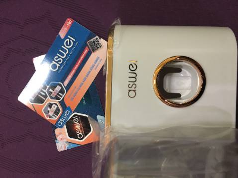 • Mò mẫm rồi lại mò mẫm, sau một thời gian lục lọi, mình quyết định mua em kệ ASWEI này.
• Sản phẩm có thiết kế đẹp, điểm nhấn tạo sự sang trọng.
• Chất liệu dày dặn, cốc chịu được nhiệt độ cao như mô tả trong bài viết.
• Miếng dán dính chắc chắn, đã thử với vật có độ nặng 3Kg thấy rất ổn.
• Cốc an toàn, thiết kế úp ngược và giá treo bàn chải đặt trong lòng cốc nên luôn luôn khô ráo, rất an toàn vệ sinh.
• Nhả kem tiện lợi, ấn là nhả, mình thấy liều lượng nhả kem vừa đủ.
• Giao hàng thì nhanh *** đạn.
• Bọc hàng bên tiki thì khỏi chê rồi, bọc kỹ lắm.
• Mua hàng trực tiếp từ gian hàng của hãng luôn nên yên tâm về chất lượng, không hề lo lắng về hàng kém chất lượng.
• Rất đáng đồng tiền bát gạo.
• Sản phẩm xứng đáng 5*.