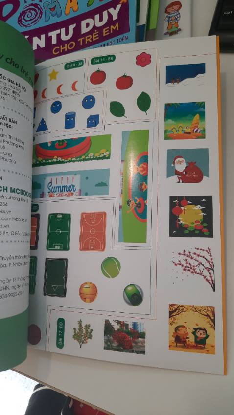 Các bậc phụ huynh nên mua cả bộ 6 cuốn sách POMath này để cùng học với trẻ, giúp trẻ luyện tư duy logic, óc quan sát và làm quen với các khái niệm Toán cơ bản.
Tập 6 này là level cao nhất của bộ sách: cộng trừ trong phạm vi 20, các hình khối (cầu, lập phương, trụ); với đến ngày tháng, ứng dụng lập thời gian biểu.
Cuối sách có 1 bài kiểm tra năng lực và một trang đầy sticker sinh động.