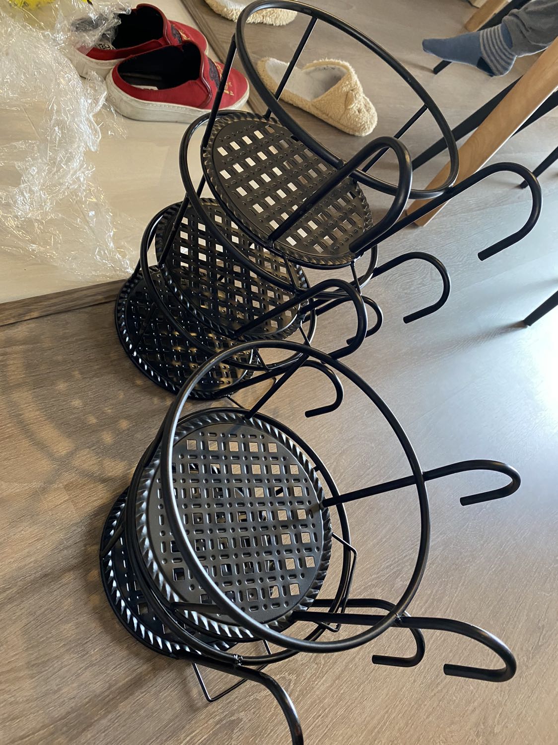 Shop gói đẹp chắc chắn, đủ hàng, giao nhanh 
Giỏ chất lượng tốt, có chỗ chóc sơn nhưng chắc ko tránh khỏi