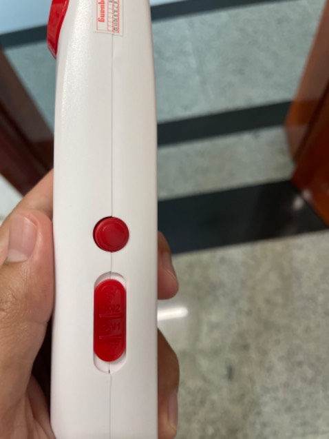 thiết kế kiểu cũ nên nút bấm không tiện lắm, nếu so với của hãng khác cùng mức giá thì không bằng