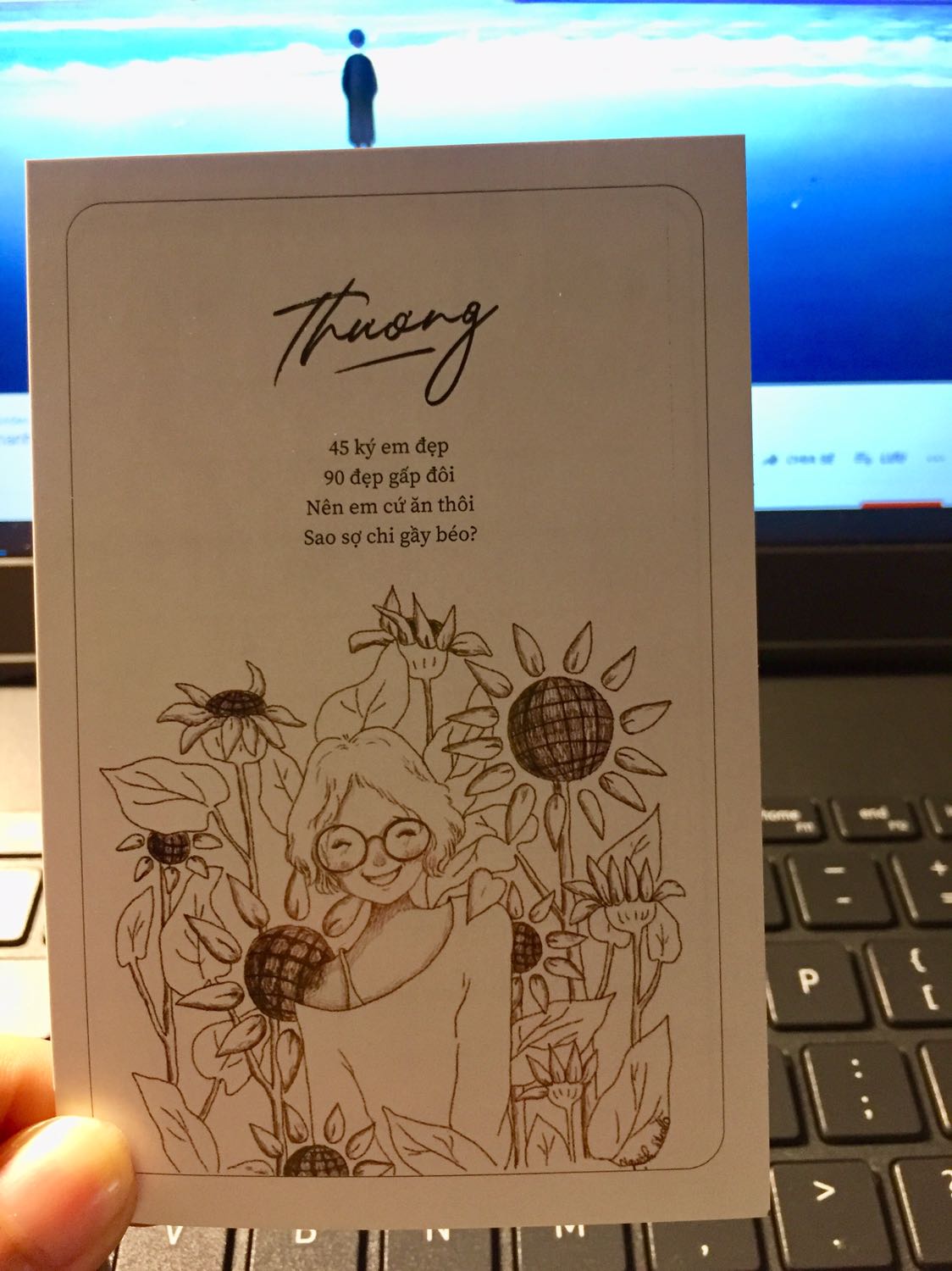 Đóng gói sản phẩm kĩ, sách đẹp, thơ cũng rất hay, đọc trong group sách có chị chia sẻ thế là mua luôn, được 3 bookmarks sịn sò và cả quyển sổ nhỏ nữa.
Cơ mà giao hàng lâu thật sự. Em đặt từ hôm 21/4 thanh toán trước qua *** pay mà 25/4 mới được nhận... bình thường đặt sách hôm trước hôm sau là được nhận rồi mà chọn giao hàng tiêu chuẩn thanh toán bằng tiền mặt?