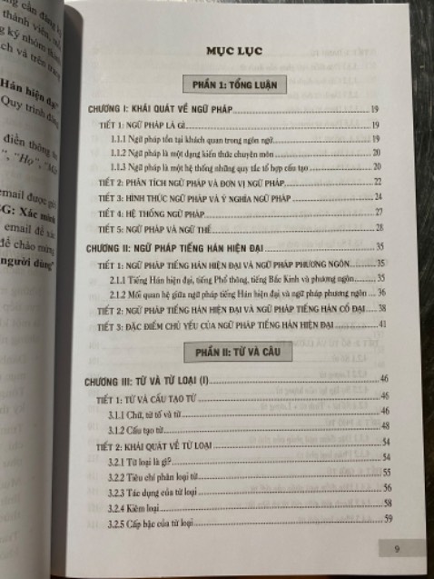 Hình thức đẹp, chữ in rõ, đóng gói cẩn thận tỉ mỉ. Nội dung sách gồm 3 phần: Tổng luận, từ và câu, bàn về biểu đạt. Giải thích ngữ pháp bằng tiếng Việt, dễ hiểu. Mình họa ví dụ bằng tiếng Hán. Tuy nhiên, không có phiên âm pinyin và nghĩa tiếng Việt của các câu ví dụ. Nên sách này dành cho các bạn đã ở trình độ trung cấp tham khảo thì hơn. Các bạn mới bắt đầu học, muốn dùng sách này phải chịu khó tra âm pinyin và nghĩa tiếng Việt, mới có thể hiểu thấu đáo mà vận dụng ngữ pháp.