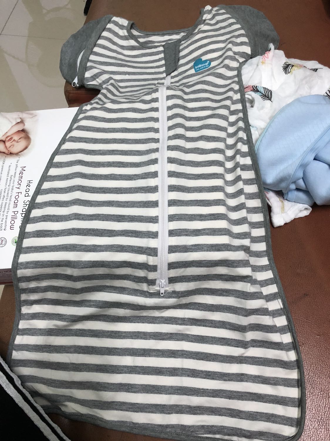 Giao hàng đúng như mô tả. Mới nhận hàng đem chụp ảnh luôn mình chưa sử dụng nên chưa biết em bé nhà mình có hợp tác không .Mong là hợp tác. Mua hàng ợ tiki nhiều rồi nên khá yên tâm sẽ ủng hộ nhiều hơn nữa