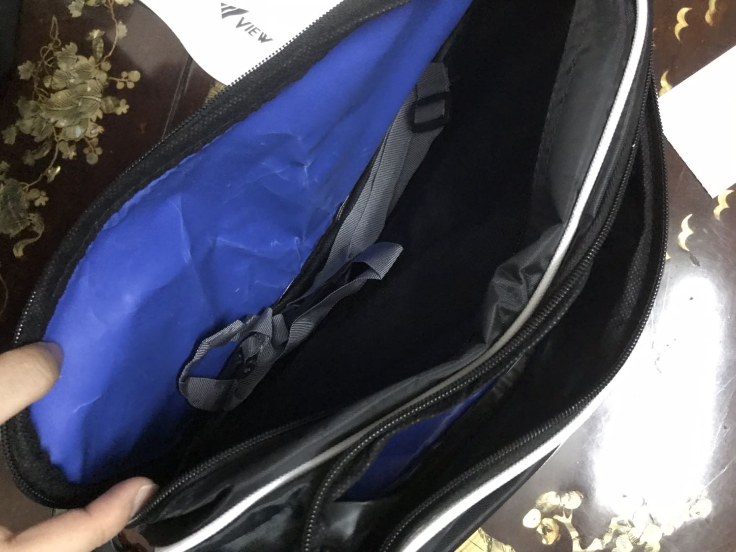 Túi nhìn hơi nhỏ. Chất lượng cũng khá ổn, so với giá sale.