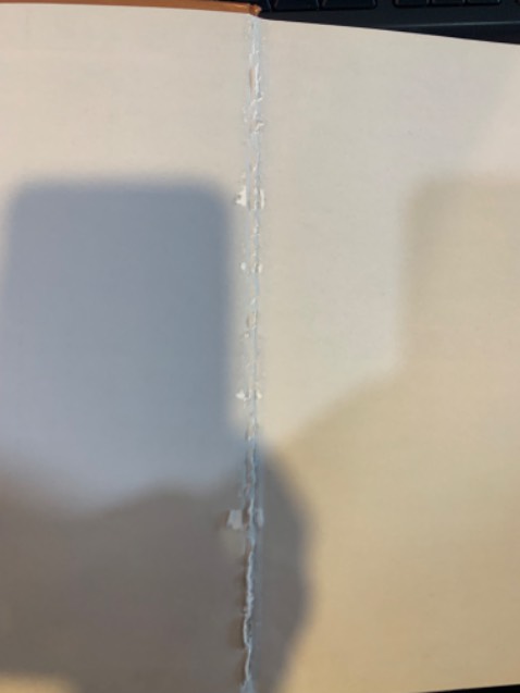 Sách rất đắt tiền nhưng tiki không kiểm tra trước khi gửi đi. Đề nghị Tiki hỗ trợ đổi trả sản phẩm. 1 sao cho sự cố này!