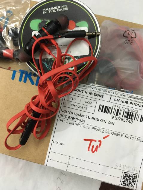 tôi đã mua bên shop một lần trước đây có jack 3.5 đầu chữ L. Lần nầy giao không giống trong hình đăng bán nhé. Shop giao tai nghe có jack 3.5 thẳng, trong khi quãng cáo để bán là đầu jack 3.5 chữ L. Lần nầy chất liệu dây quá mỏng và không giống như lần trước tôi mua!!!!! Chỉ được lần đầu, lần thứ hai bán khác . Nên nhớ ảnh quãng cáo ra sao thì phải bán đúng như vậy thì mới là shop uy tín.( Lần trước, tôi mua dây tai nghecủa shop có màu xanh lá, jack 3.5 có kiểu chữ L...) .