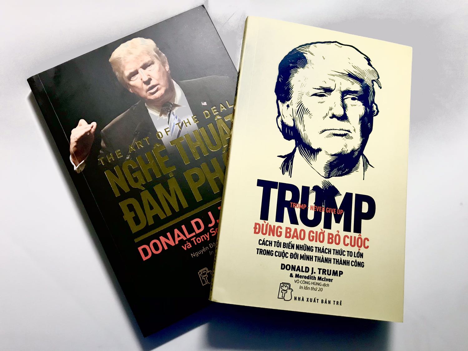 Hmmm, sách nhận được thì Ok, k có bị lỗi gì cả. Giao hàng khá nhanh. Còn về nội dung thì có vẻ hơi không phải gu của mình. Chắc khi nào có thời gian sẽ đọc hết rồi đọc lại vài lần sẽ ngấm.