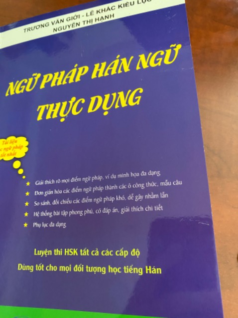 Tiki giao hàng nhanh.
Nhà bán đóng gói sp rất đẹp và cẩn thận, còn có giấy lưu ý về sản phẩm cũng như quà tặng là đĩa DVD. Có vài vấn để chưa rõ mình nhắn hỏi nhà bán đều được trả lời nhanh chóng và nhiệt tình.
Sách trình bày chi tiết và dễ hiểu, có vài bài trong phần đáp án còn có cả giải thích đi kèm.
Rất hài lòng về sản phẩm cũng như chăm sóc khách hàng của Nhà bán, nếu có dịp sẽ tiếp tục ủng hộ