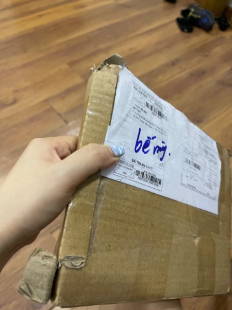 Mình đặt combo hai quyển nhưng shop giao cho mình chỉ môt quyển, nt thì shop ko rep, gọi tiki thì cũng chưa giải quyết được, bao bọc sách chắp vá ko cẩn thận, làm dơ sách. Tệ