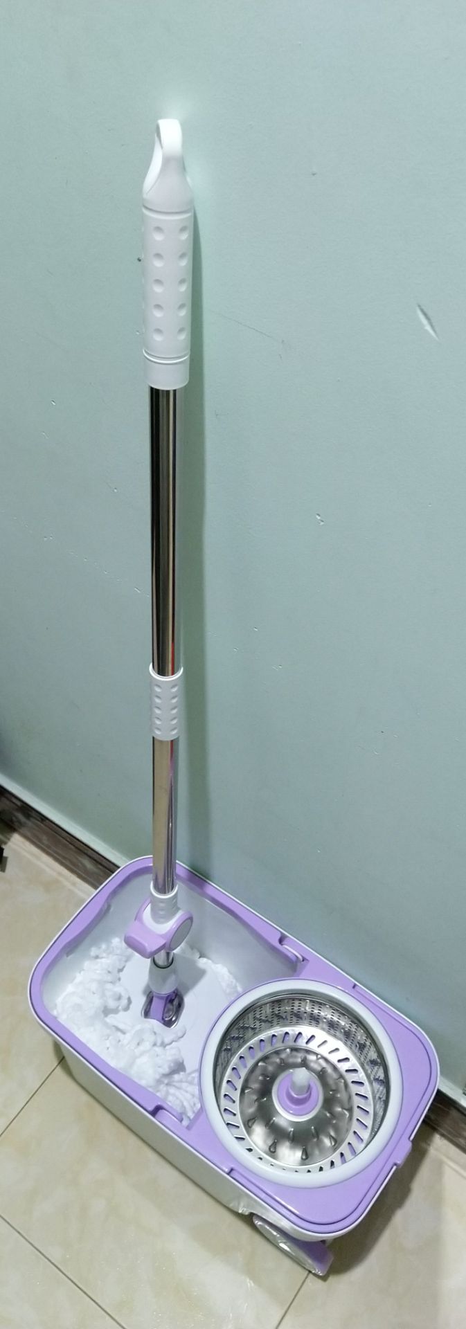 Sản phẩm được giao hàng sớm hơn dự kiến. Sản phẩm chắc chắc và dễ dàng lắp ráp, đồng thời dễ sử dụng, di chuyển thùng chứa. Cây lau chắc chắn.