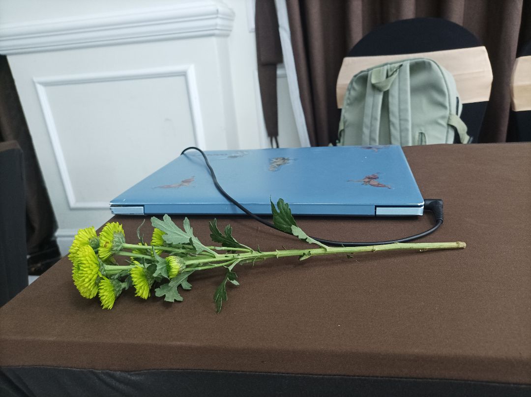 Sách rất hay nhé. Giao hàng nhanh chóng, ship hàng nhanh nhẹn