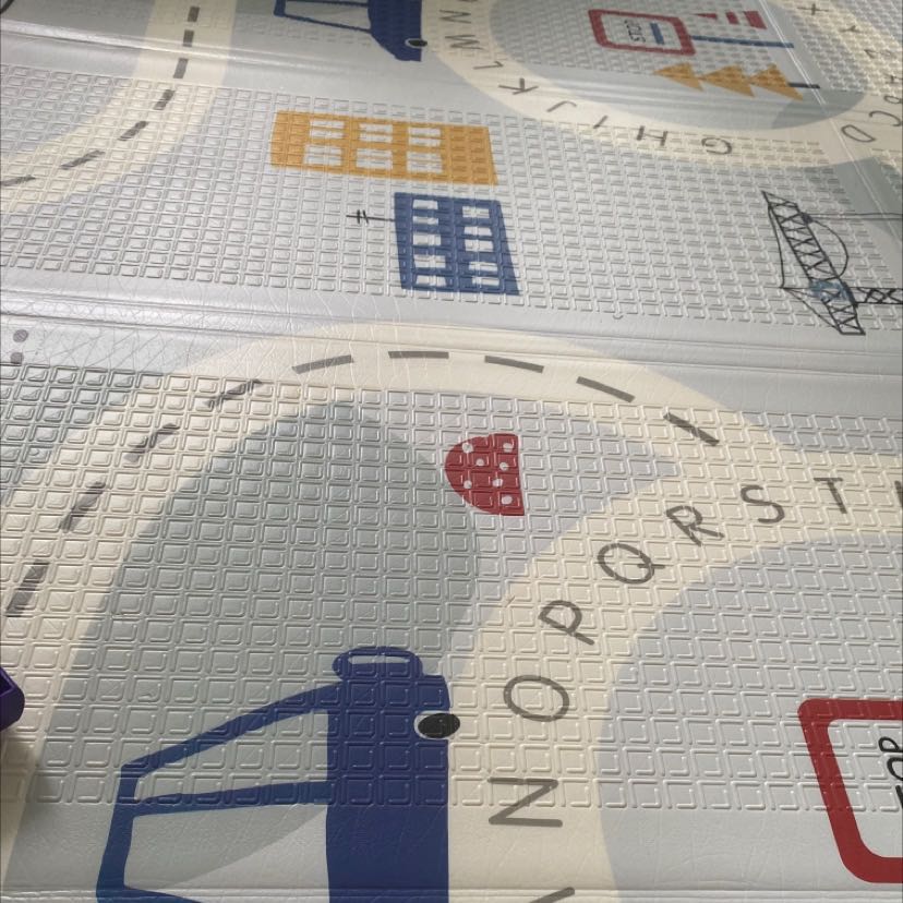 Thảm hơi mỏng so với kỳ vọng của mình, nhưng cũng ổn nhé, không có mùi nhựa Thảm hơi mỏng so với kỳ vọng của mình, nhưng cũng ổn nhé, không có mùi nhựa