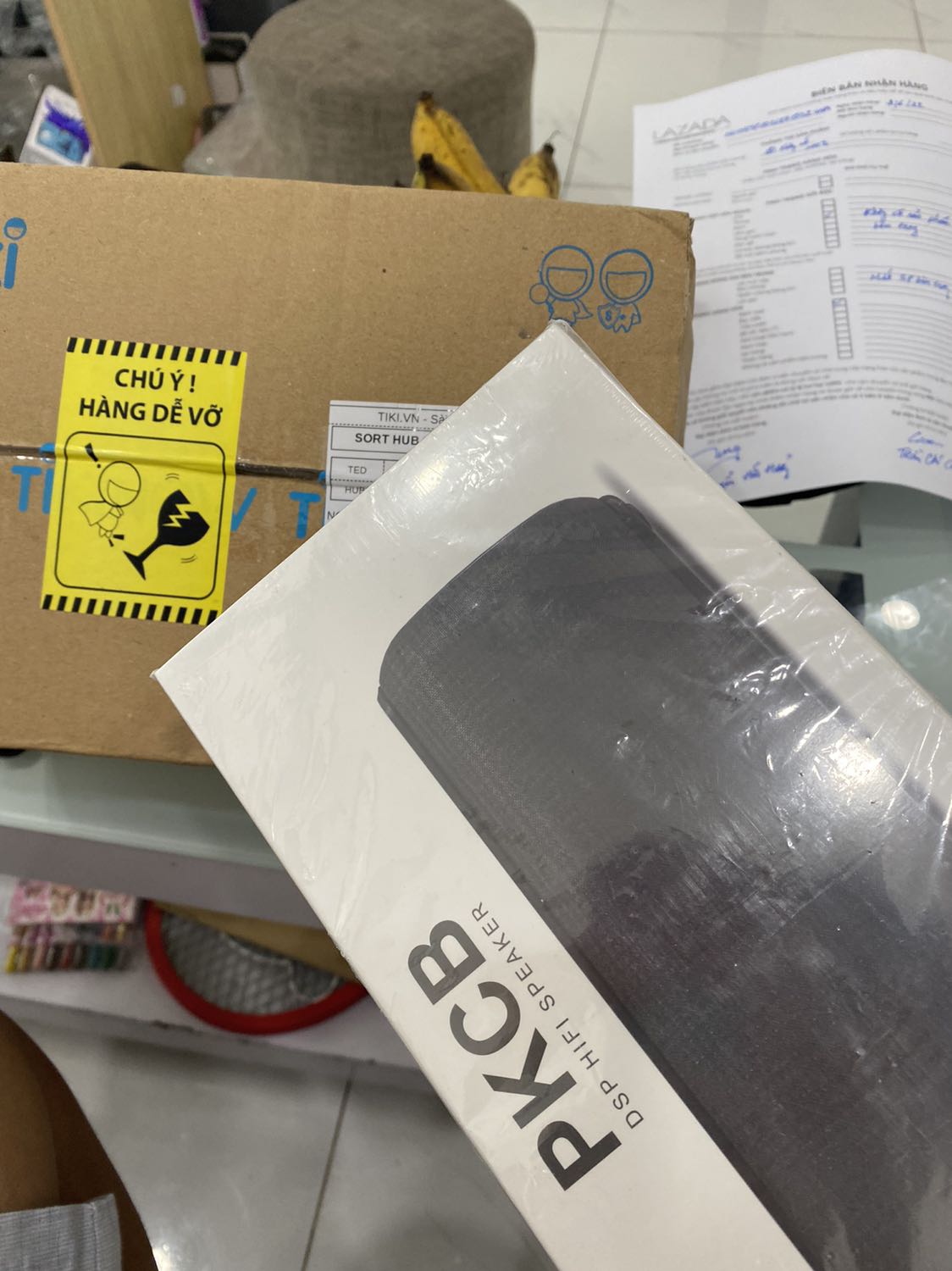 loa thiết kế đẹp hoàn thiện rất tốt 
Thơi lượng pin ấn tượng, tôi dùng mỗi ngày khoảng 1-2h ~50% âm lượng thì đến cả tuần mới báo còn dưới 20% pin 
Âm thanh khá to so với thân hình nhỏ bé đó, bass đập chắc  to nhưng kiểm soát tốt, mid- treble rõ nghe là kết liền 5 sao