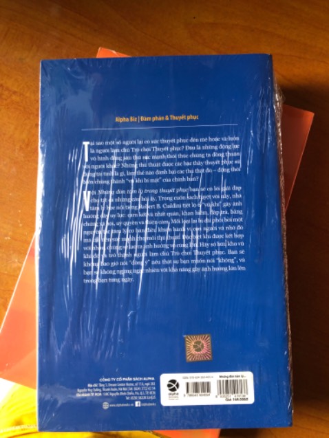 Chất lượng giấy bìa tốt. Giao hàng nhanh. Rất ưng nhà sách fahasa nha. Nội dung chưa đọc nhưng thấy thú vị.