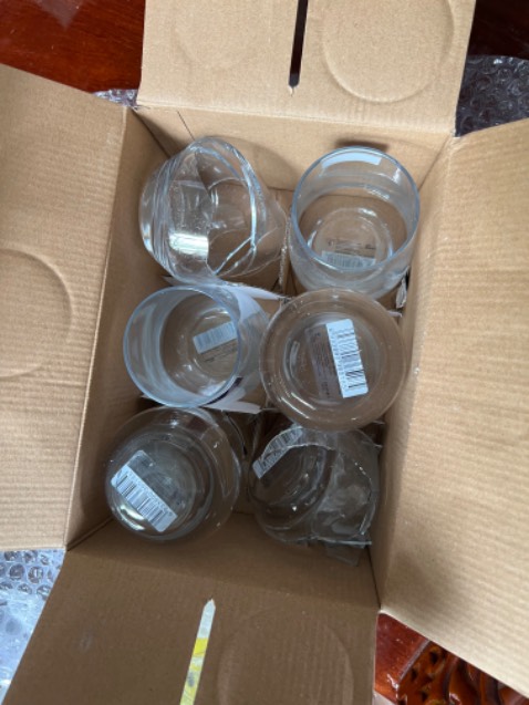 (*) Đánh giá không tính điểm
Bộ ly đẹp nhưng gói hàng quá ẩu.
Giao 6 ly bể hết 2 ly :(((