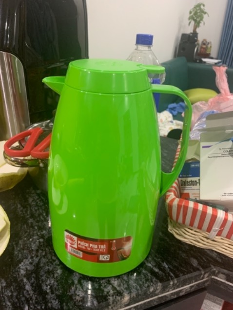 Mua màu vàng mà giao màu xanh. Vỏ bìa vàng rồi mà bình màu xanh ! 😡😡😡😡😡