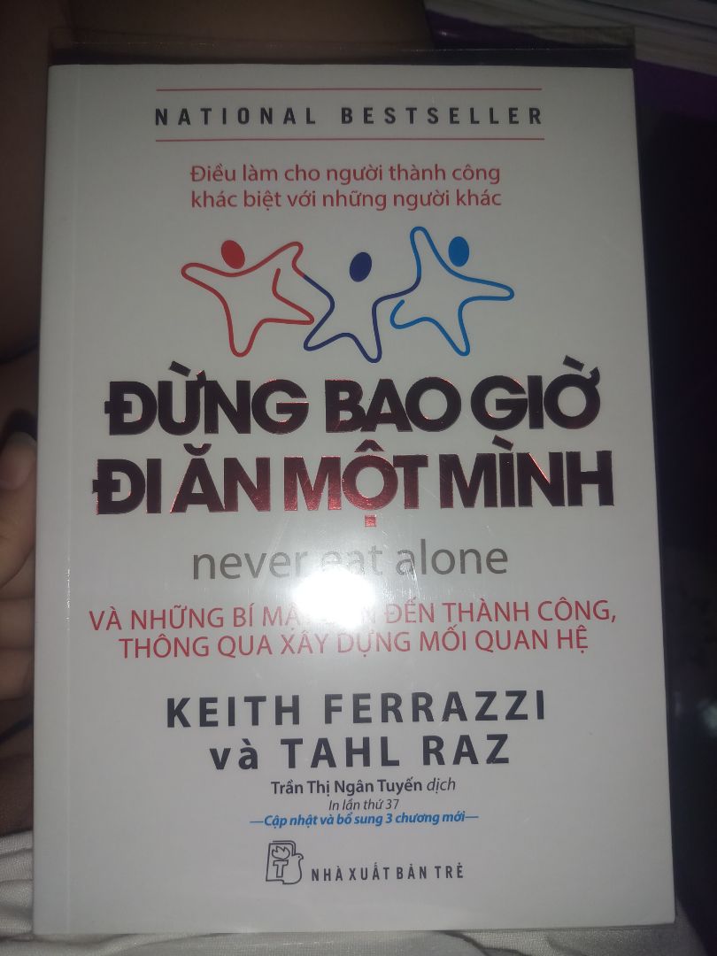 sách được giao trễ 2 ngày so với dự kiến nhưng nhìn chung có thể bỏ qua bởi tình hình dịch bệnh 
song sách mang nội dung ý nghĩa rất hay đưa đến những bài học học về bí mật dẫn đến thành công thông qua việc xây dựng mối quan hệ rất thích hợp dành cho những bạn trẻ đang muốn xây dựng những mối quan hệ để có ích cho tương lai 
Cảm ơn tác giả và nhà xuất bản