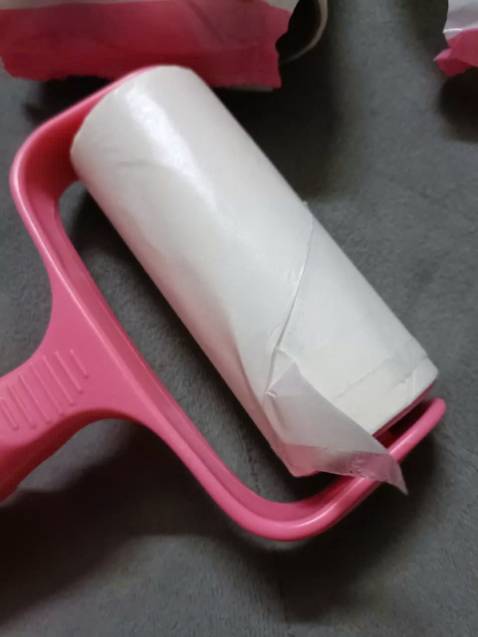 Cây lăn bụi giao đúng mẫu .xài ổn để lăn bụi mịn trên giường. Có 2 lõi thay thế. Mình đã lăn và xé lớp keo dơ ra sau đó dán lại để bảo quản. Shop giao nhanh.Hài lòng