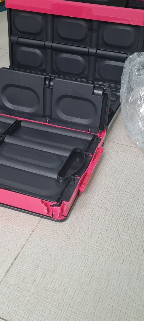 Vừa nhận hàng. Mở ra khử khuẩn và kiểm tra thấy một cái bị vỡ góc. Hàng bọc ni *** kỹ càng mà không tìm thấy mảnh vỡ nào. Không muốn nghĩ oan cho shop. Gửi ngay hớn hở ảnh để Tiki và shop suy nghĩ nhé!