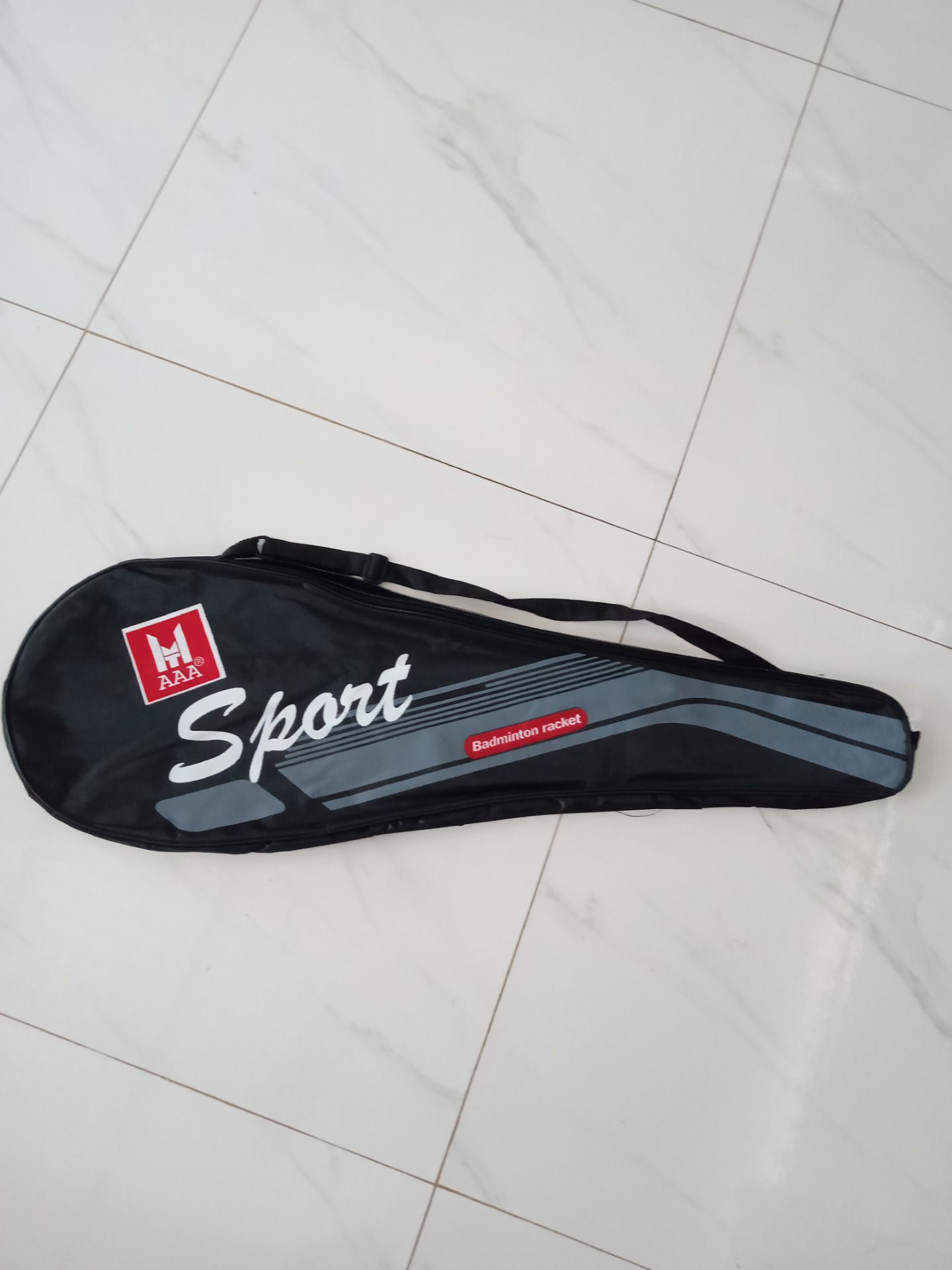Vợt khá đẹp nhưng ko có chữ A ở giữa lưới vợt với lại cây vợt thứ hai hai trầy xước ở phần cổ một xíu với lại vợt này là vợt cổ rời cho 4 sao