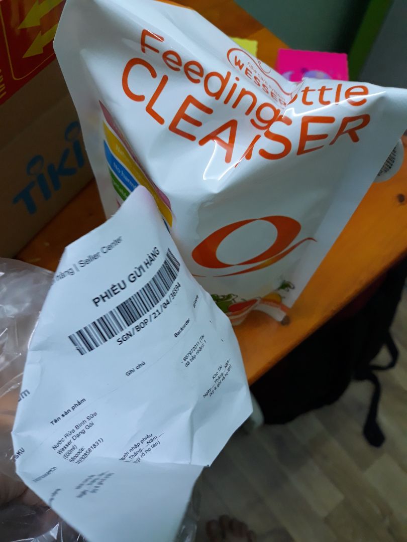 hàng date mới, đóng gói chưa được ổn vì thường hàng này nên gói xốp bóng tránh va đập, thùng có ghi chú nhưng bên trong lỏng lẻo.