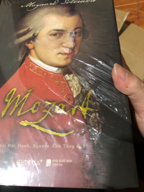 Bị xước áo 1 vệt dài như ảnh