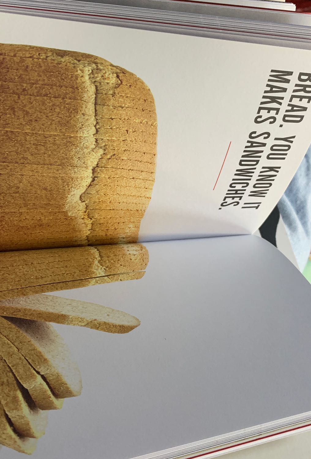 Quyển sách bé hơn mình nghĩ
có bọc cẩn thận nhưng bìa sau bị bẩn nên rất khó chịu. Lại còn bìa trắng nên nhìn càng rõ hơn
Sách in đẹp, nhiều hình ảnh, chưa đọc nên chưa nhận xét đc về nội dung